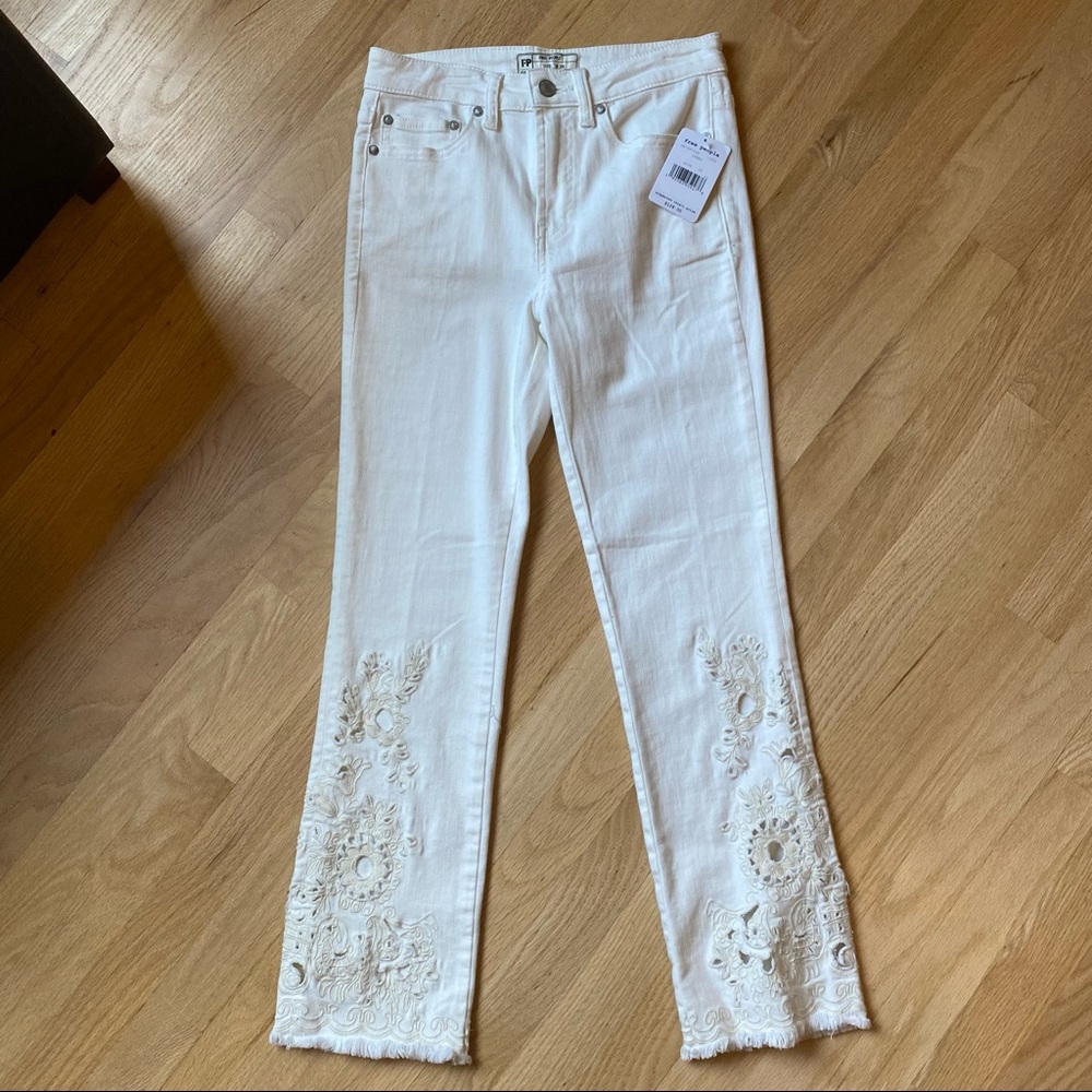 NWT Free People Ivory pants embroidered at the bottom. Size 26.
